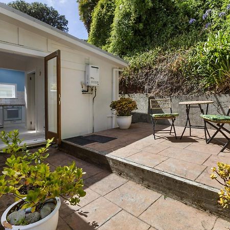 Peaceful & Private City Cottage With Carparks Wellington Bagian luar foto