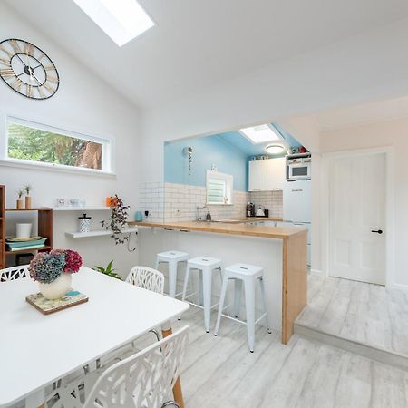Peaceful & Private City Cottage With Carparks Wellington Bagian luar foto